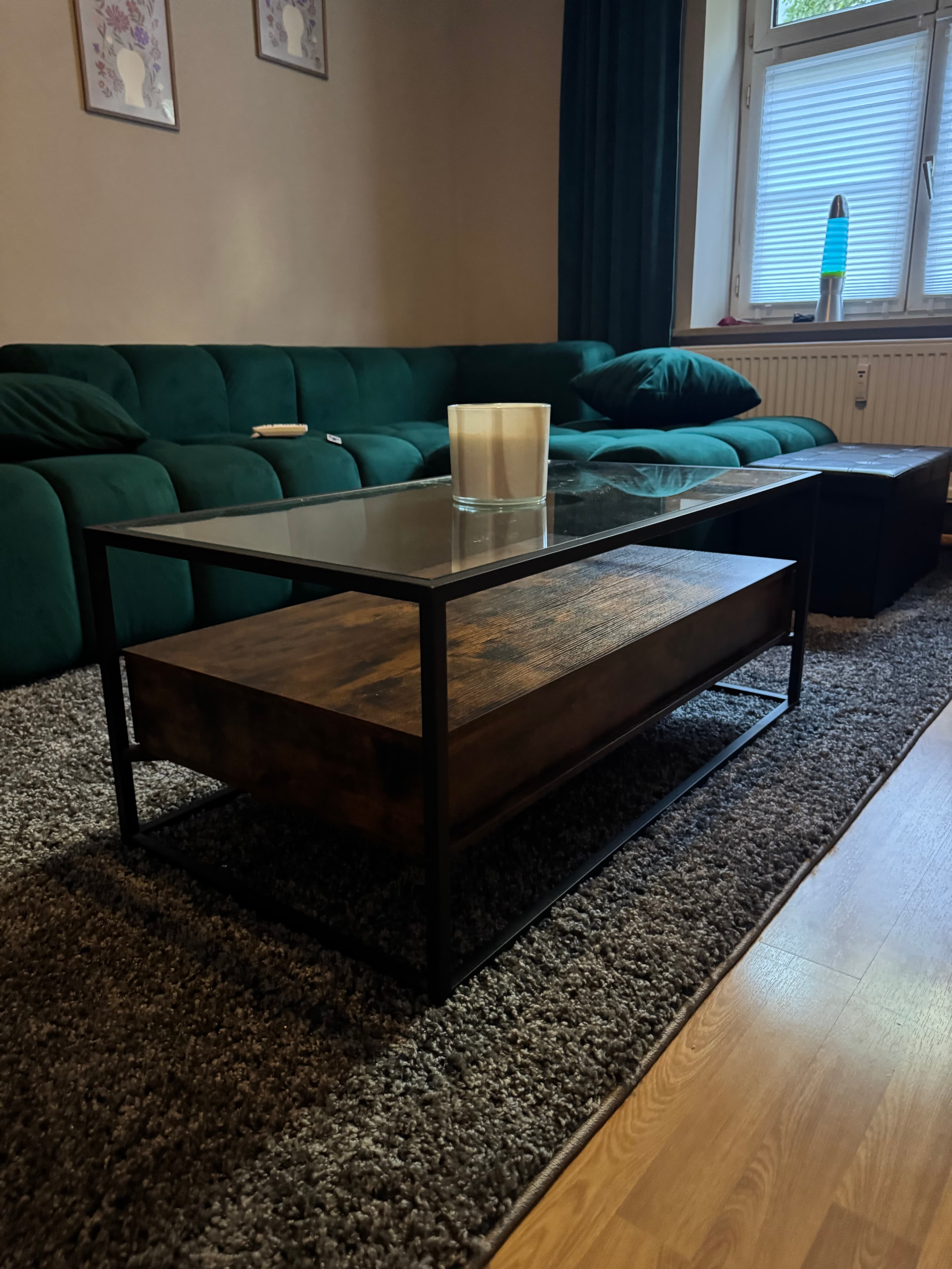 Couchtisch mit Glasplatte und Schubladen in Holzoptik